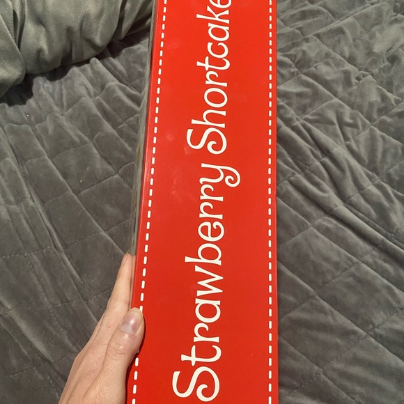 BN RARE Strawberry Shortcake 40th Anniversary Doll - Picture 4 of 5